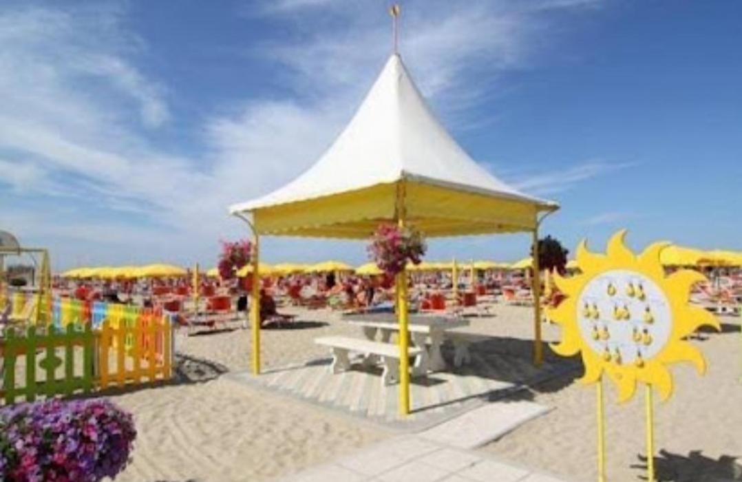Hotel Sabbia D'Oro Rimini Kültér fotó