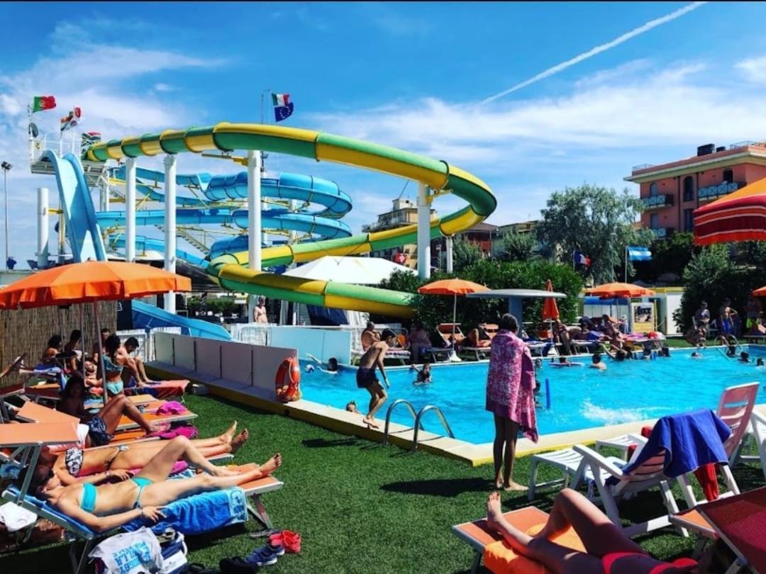 Hotel Sabbia D'Oro Rimini Kültér fotó